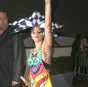 Lady Gaga, nude look bollente verso Perugia 7
