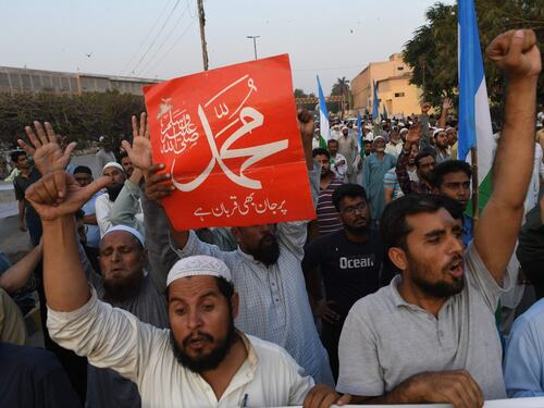 Orrore in Pakistan: prof accoltellato a morte da uno alunno radicalizzato