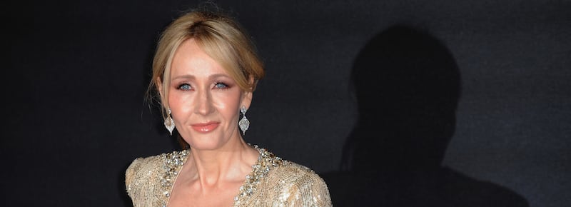 J.K. Rowling contro il woke: “Un uomo non può essere una donna”