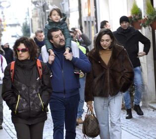 Il leader della Lega a Bormio con figlia e fidanzata 7