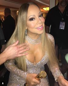 Mariah Carey, il seno esplode su Instagram 16
