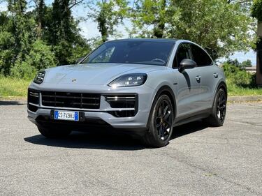 Porsche Cayenne Coupè GT: il video in pillole del super SUV ibrido da 740 CV 3