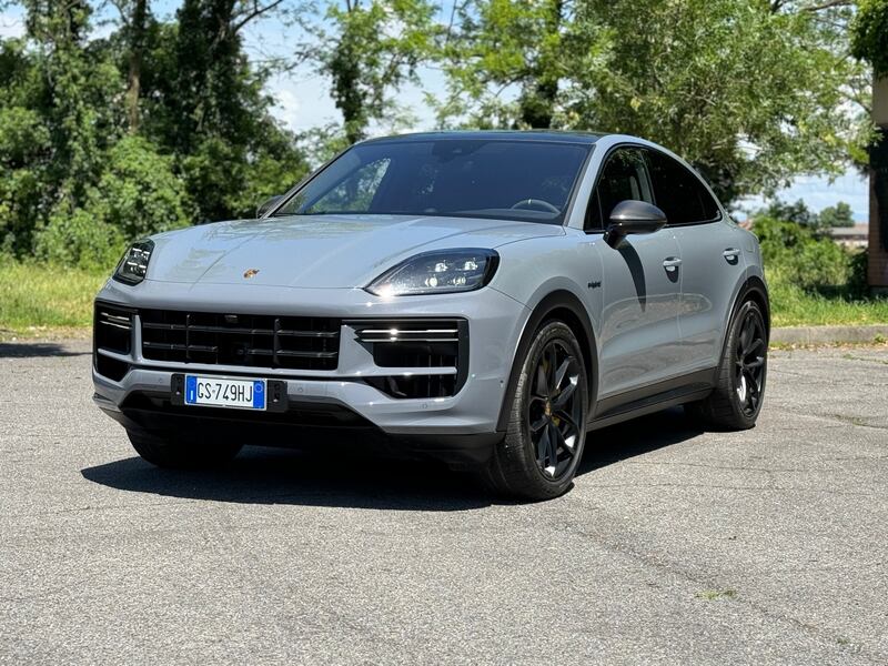 Porsche Cayenne Coupè GT: il video in pillole del super SUV ibrido da 740 CV 3