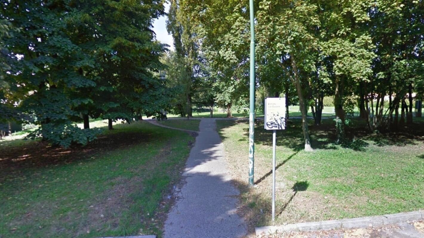 Mestre, spacciatore straniero lancia bici contro i finanzieri