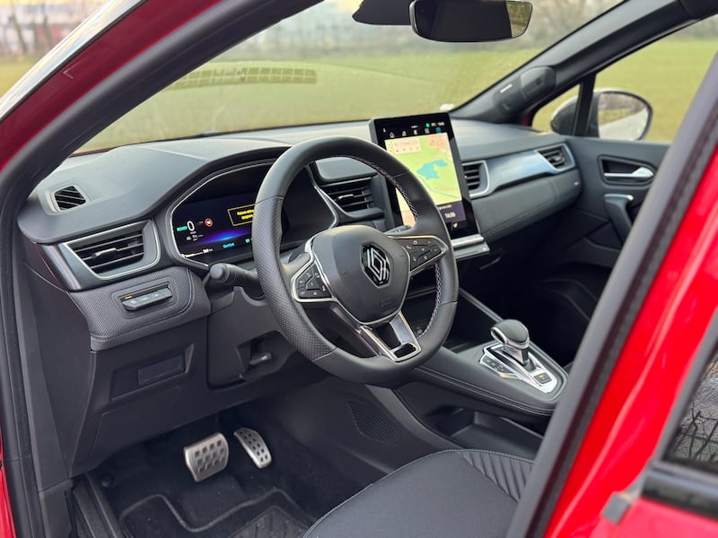 Renault Captur E-Tech 2025: guarda la gallery del B SUV ibrido 15