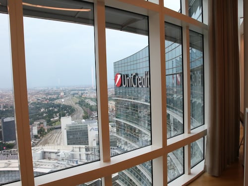 Unicredit, Commerz alla resa