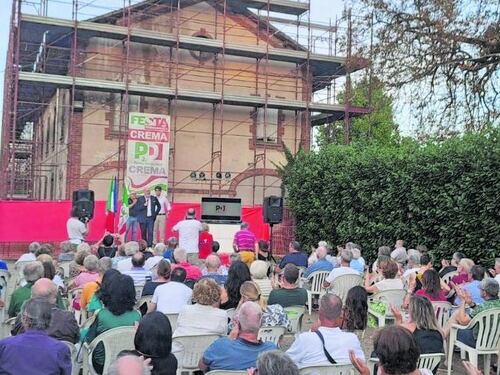 Pd, i militanti si raccomandano a Bonaccini: "Campo largo sì, ma per favore senza Renzi"