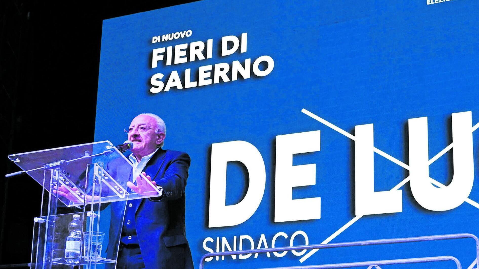 Il ritorno a Salerno di De Luca. Lo sceriffo-re vince anche da solo