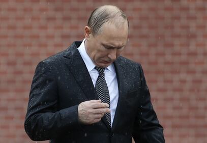 Pioggia battente su Putin: resta impassibile 7
