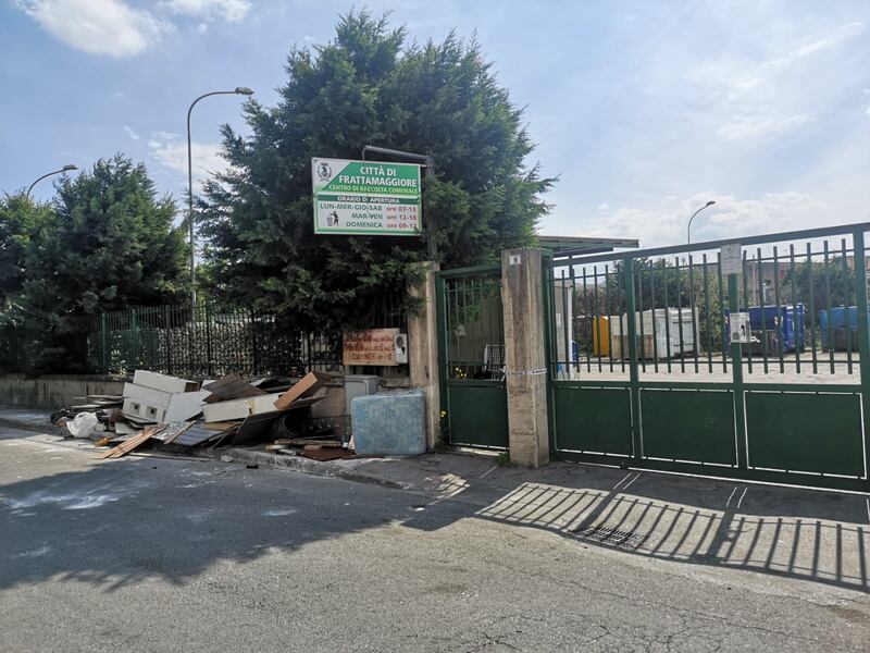 Sversano illecitamente rifiuti: così hanno ridotto l'area 6