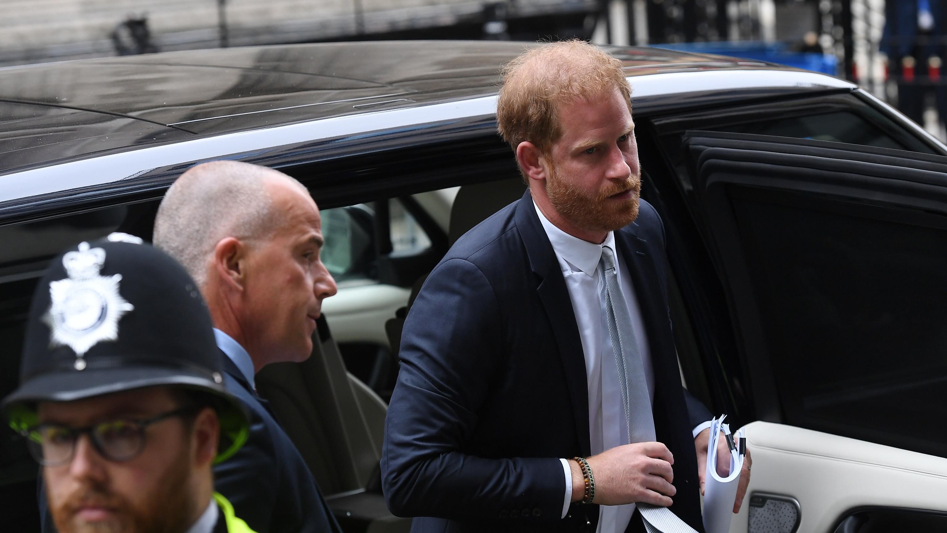 Stangata contro Harry, condannato a risarcire il tabloid: ecco quanto deve sborsare