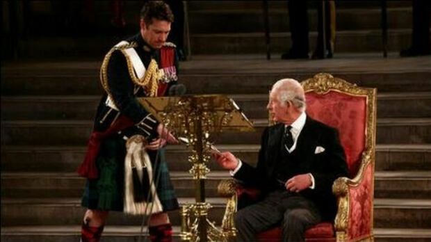 Johnny Thompson, chi è l'uomo che sta mettendo in ombra Re Carlo III