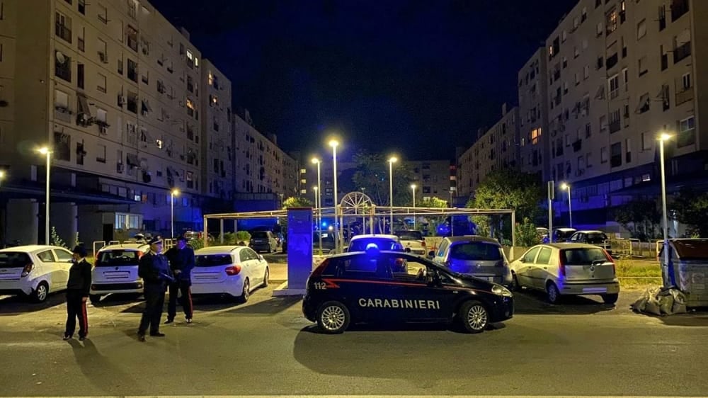 Roma, blitz nella roccaforte dello spaccio a Tor Bella Monaca: 16 arresti