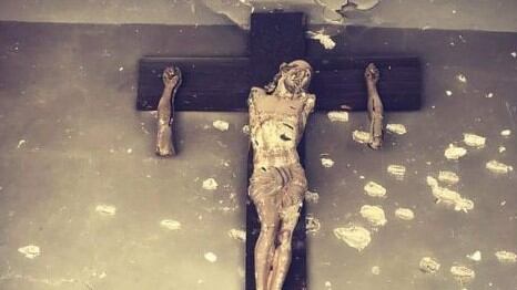 Crocifisso nelle scuole? La risposta a Fioramonti con una foto da Aleppo