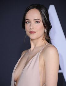 Dakota Johnson, la sexy protagonista di 50 Sfumature 14