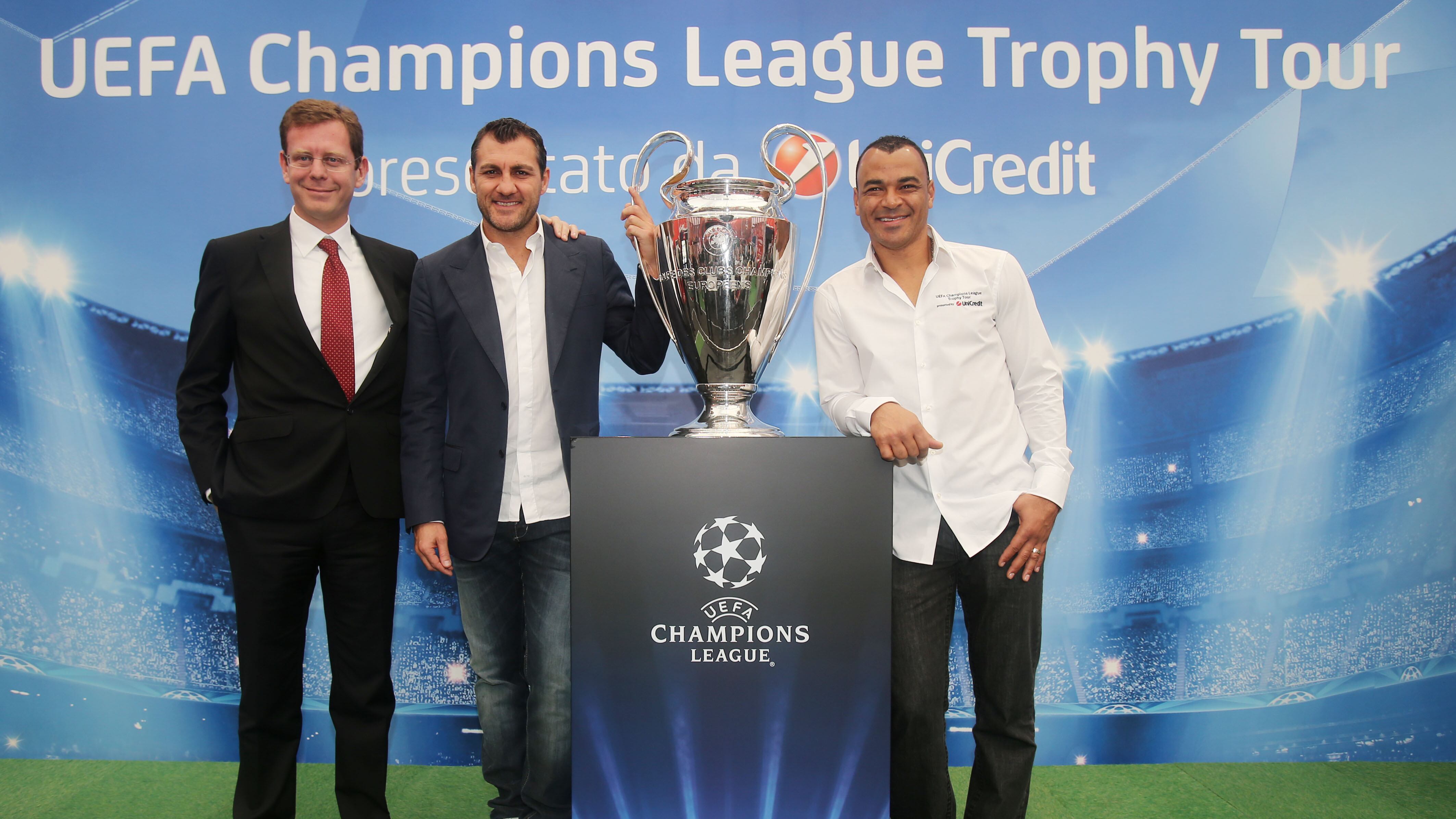 La Champions approda a Roma con Vieri e Cafu