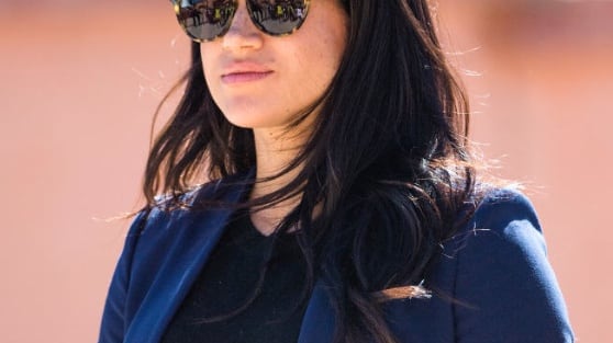Meghan Markle rompe (ancora) il protocollo: si fa tatuare la mano