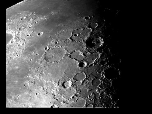 "Sulla Luna c’è ghiaccio in superficie"