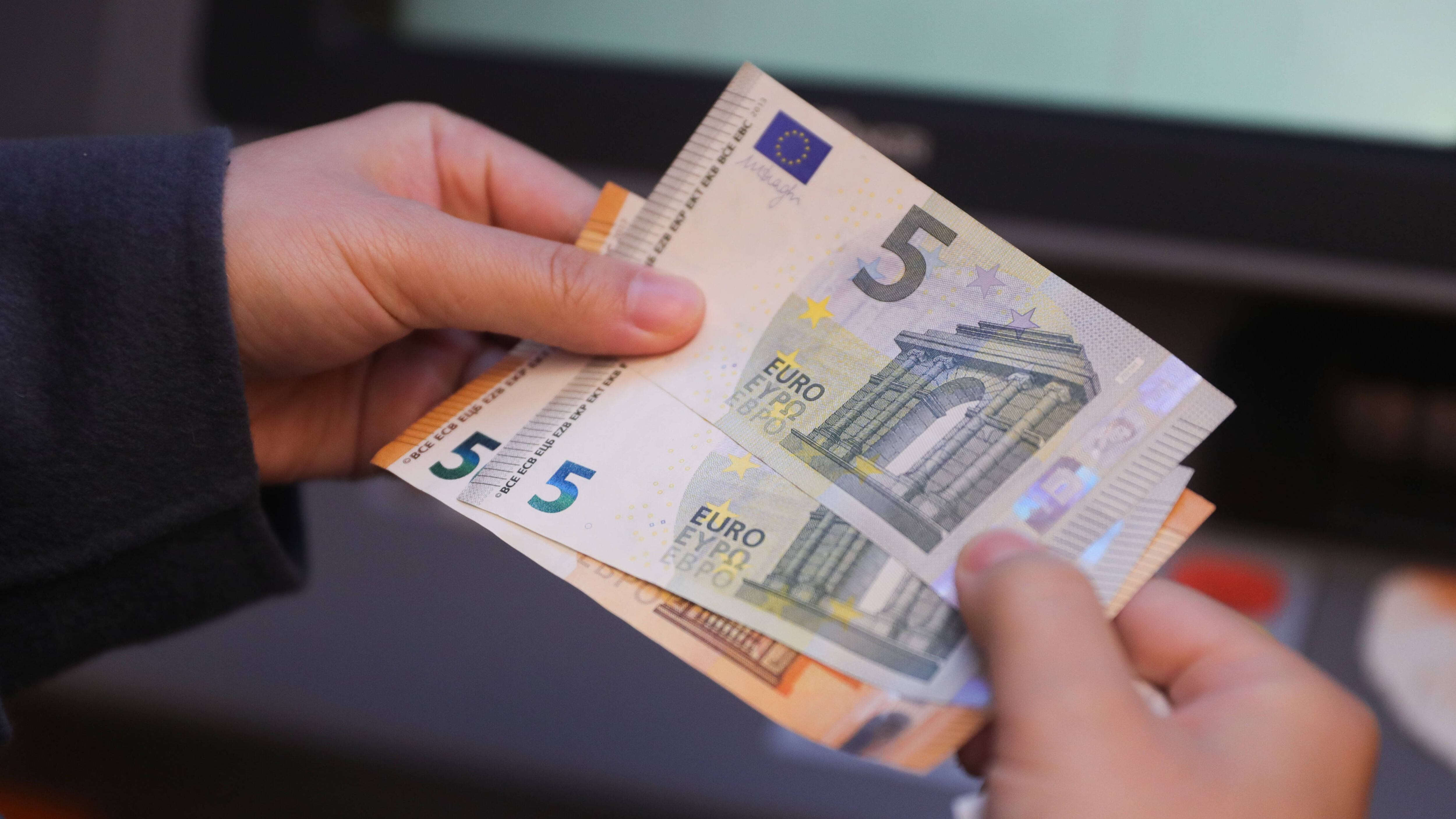 Vent'anni di euro: più luci che ombre