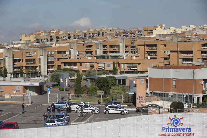 Roma, fiamme in camper di rom: morte tre sorelle 1