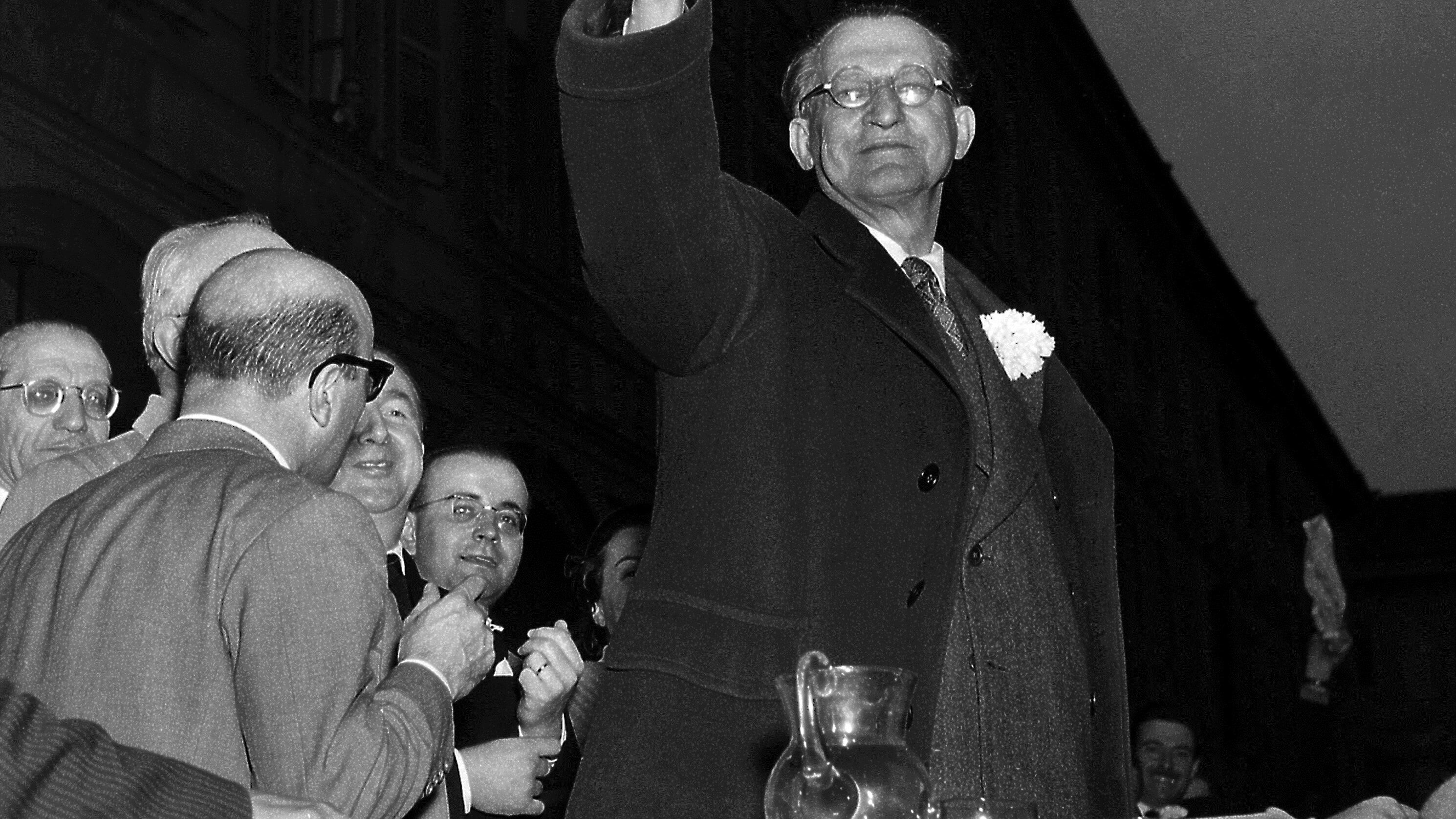 Nello strampalato Pantheon M5s trova posto perfino De Gasperi