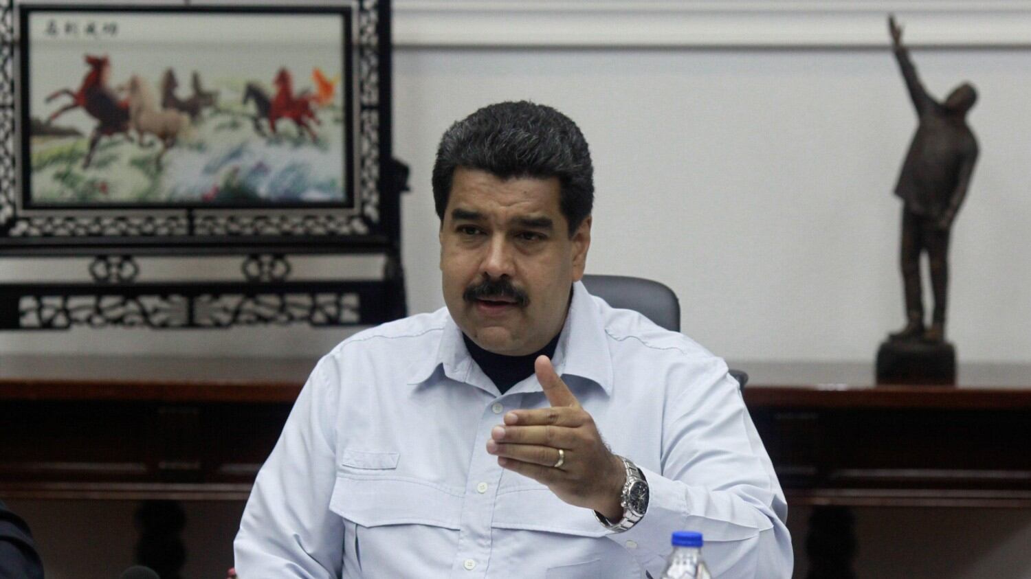Maduro minaccia chiusura del Parlamento