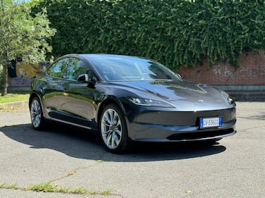 Tesla Model 3 Long Range 2024: guarda la gallery del modello con più autonomia 1