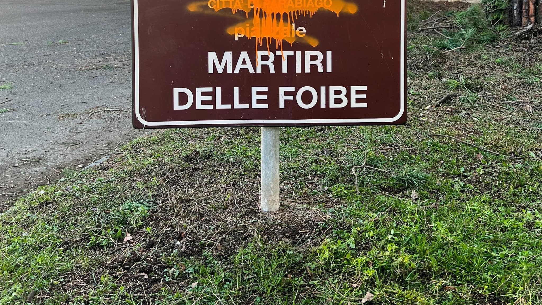 Vandalizzata la targa dei martiri delle foibe