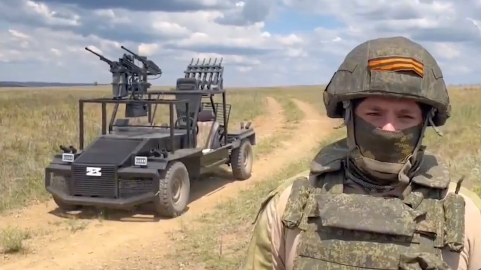 Mosca schiera il buggy "anti-drone" come in Mad Max: cosa può fare lo ZVeraBoi