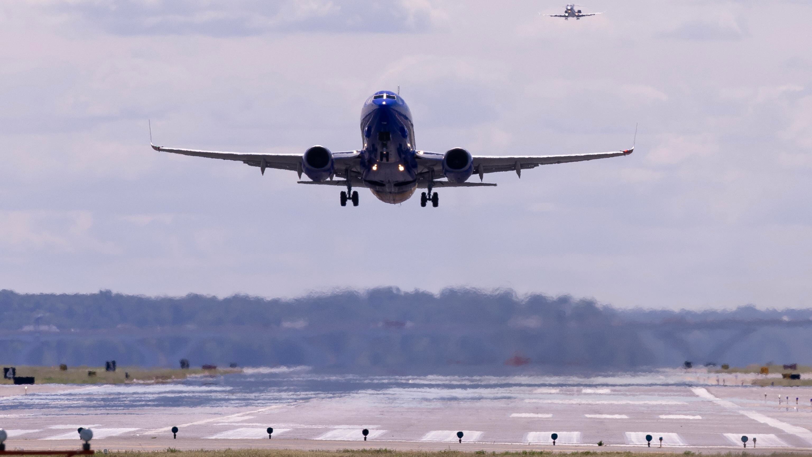 Paura sul volo New York-Roma, aereo perde quota: cos'è successo