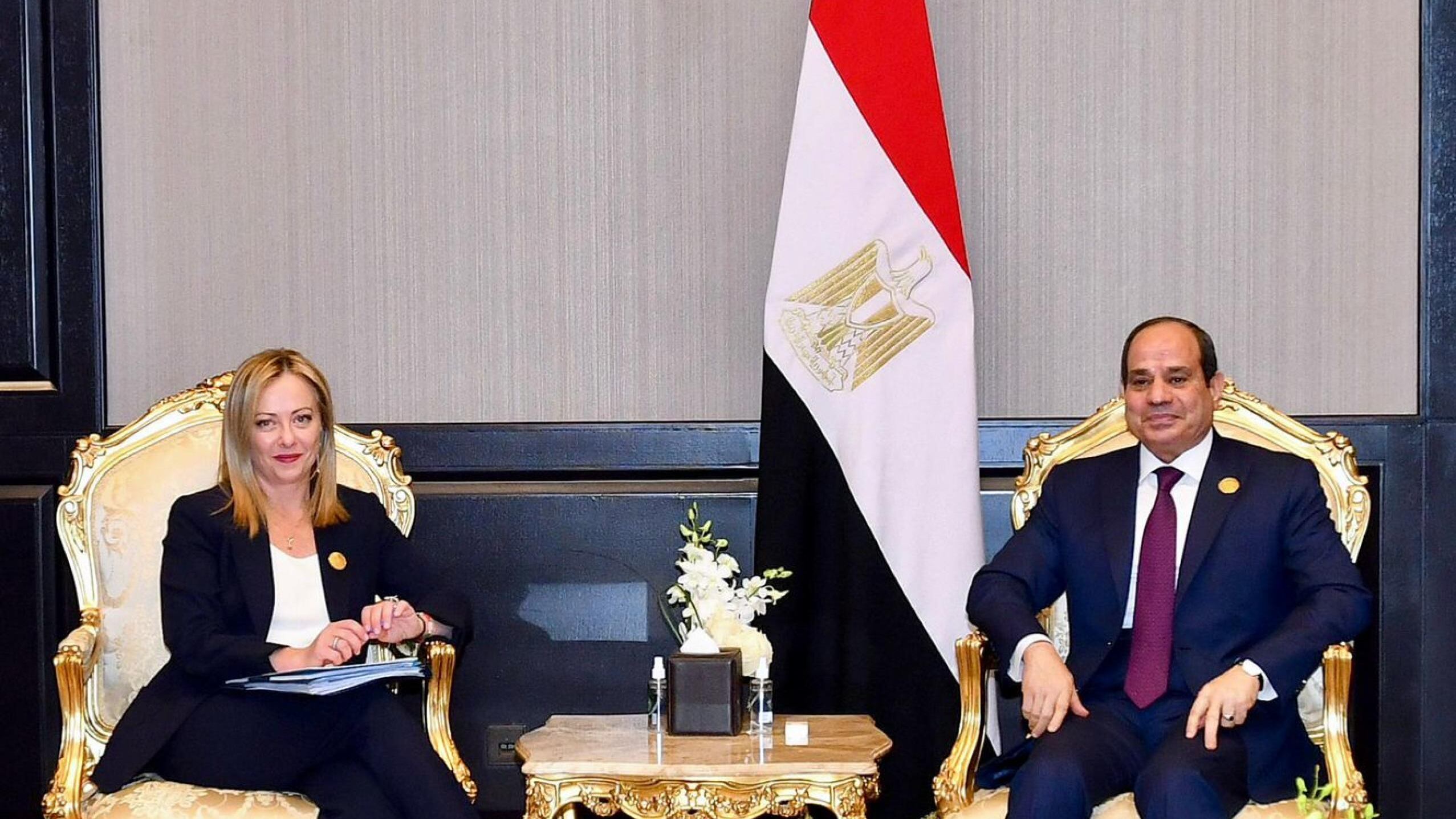 La Meloni a testa alta da Al Sisi. La mossa su Regeni a Zaki