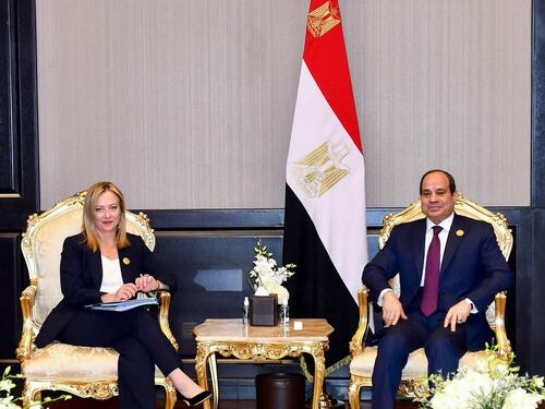 La Meloni a testa alta da Al Sisi. La mossa su Regeni a Zaki