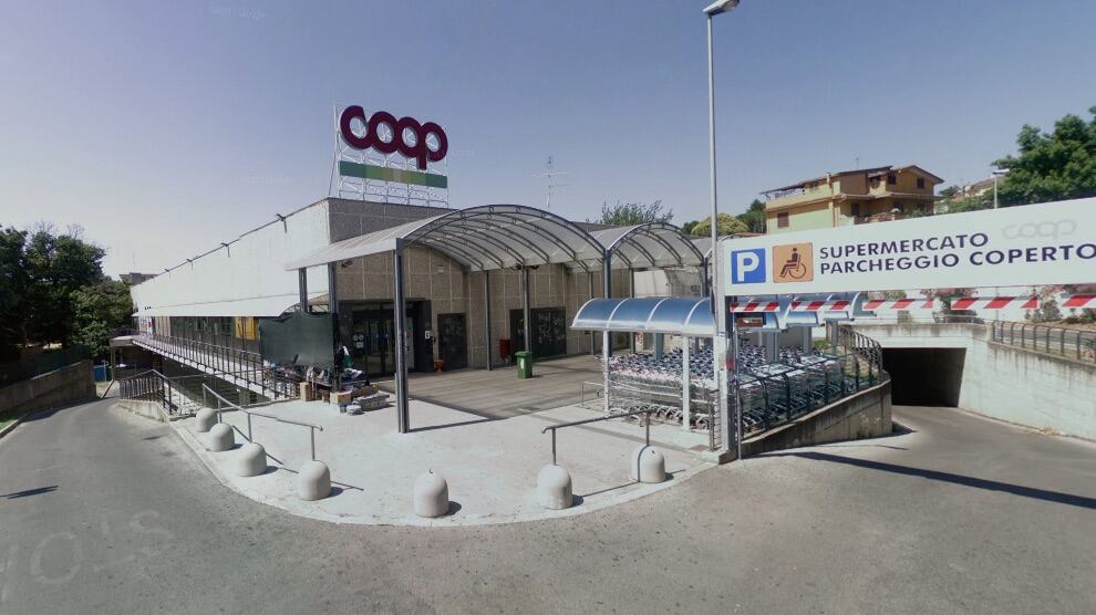 Lite per l'elemosina: nigeriano stacca dito al connazionale rivale