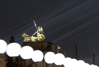Palloncini luminosi lungo il Muro di Berlino 20