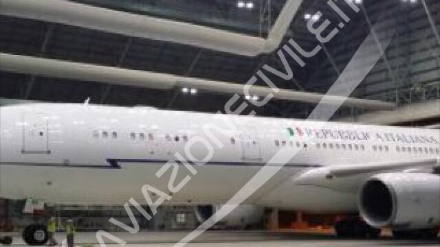 Scritte in arabo e stelle marine: ecco com'è l'Air Force di Renzi