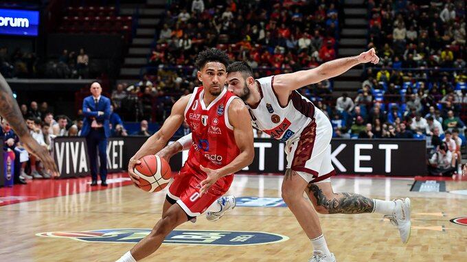 Basket, l'Olimpia Milano si riscatta e travolge Venezia: stasera Bologna-Brescia per il primato