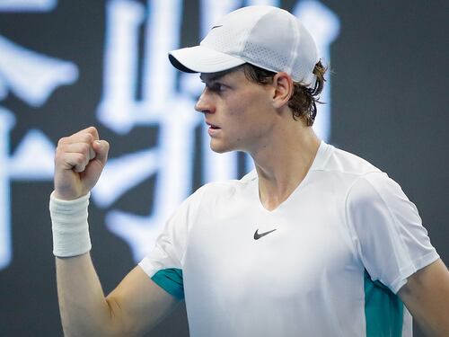 China Open, Sinner vince e va in semifinale contro Alcaraz. Nel terzo set è stato male