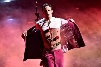Sanremo, quadro finale per Achille Lauro trafitto e sanguinante 4