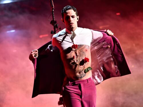 Sanremo, quadro finale per Achille Lauro trafitto e sanguinante
