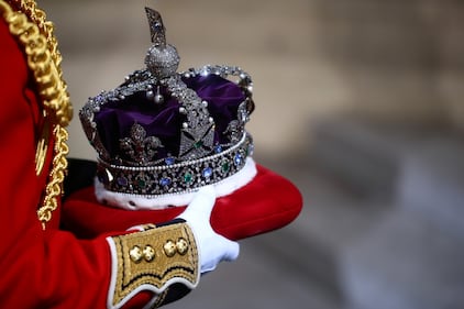La Regina Elisabetta poco prima del suo discorso al Parlamento inglese 1