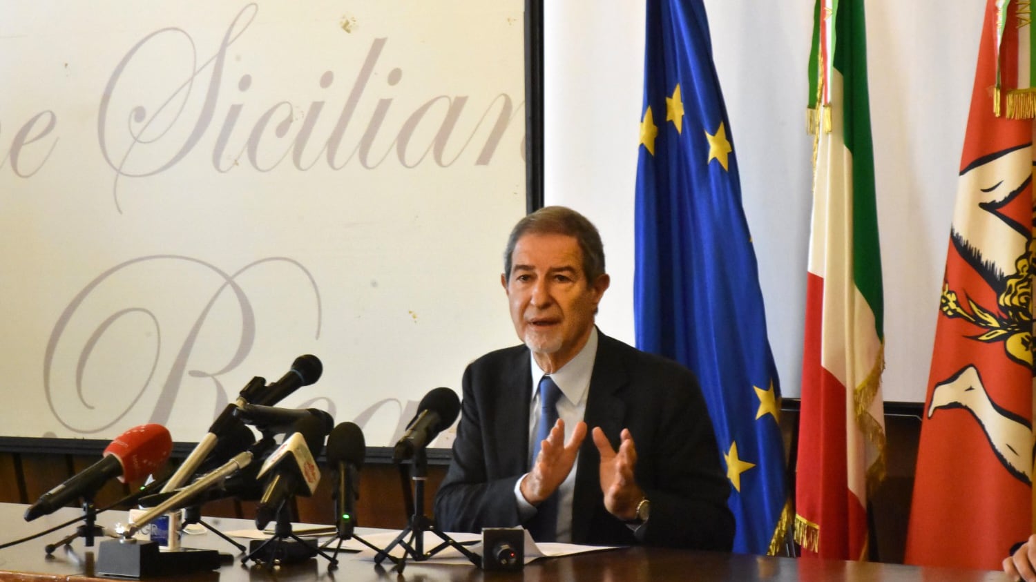 Scade l'ultimatum di Musumeci "Dal giudice contro il Viminale"