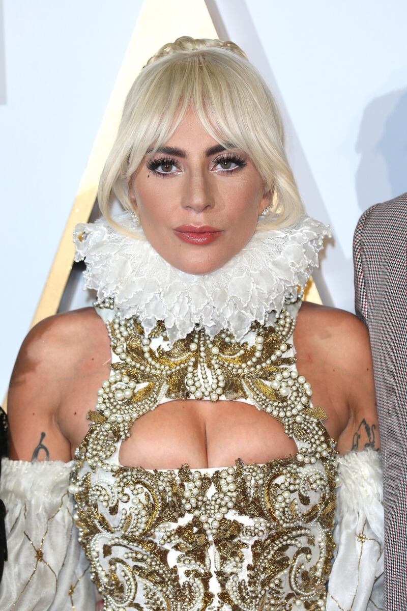 Lady Gaga, scollatura hot alla première 2