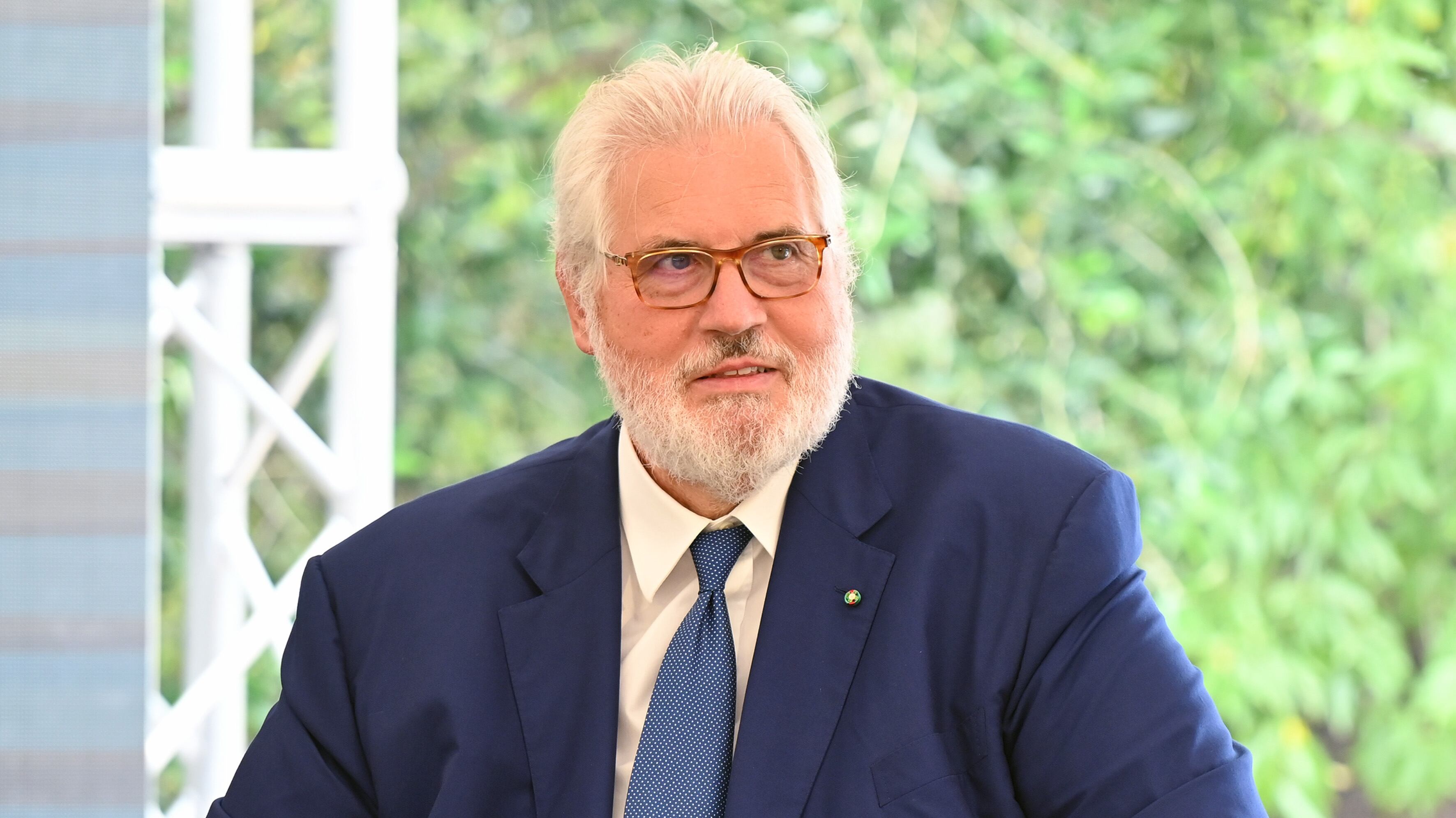 Unicredit, scoppia la mina governance