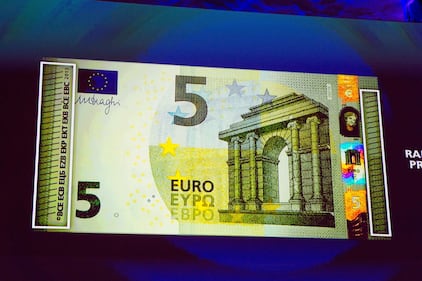 Ecco la nuova banconota da 5 euro 6