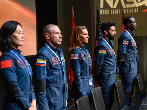 "Away", Hilary Swank madre e astronauta per Netflix