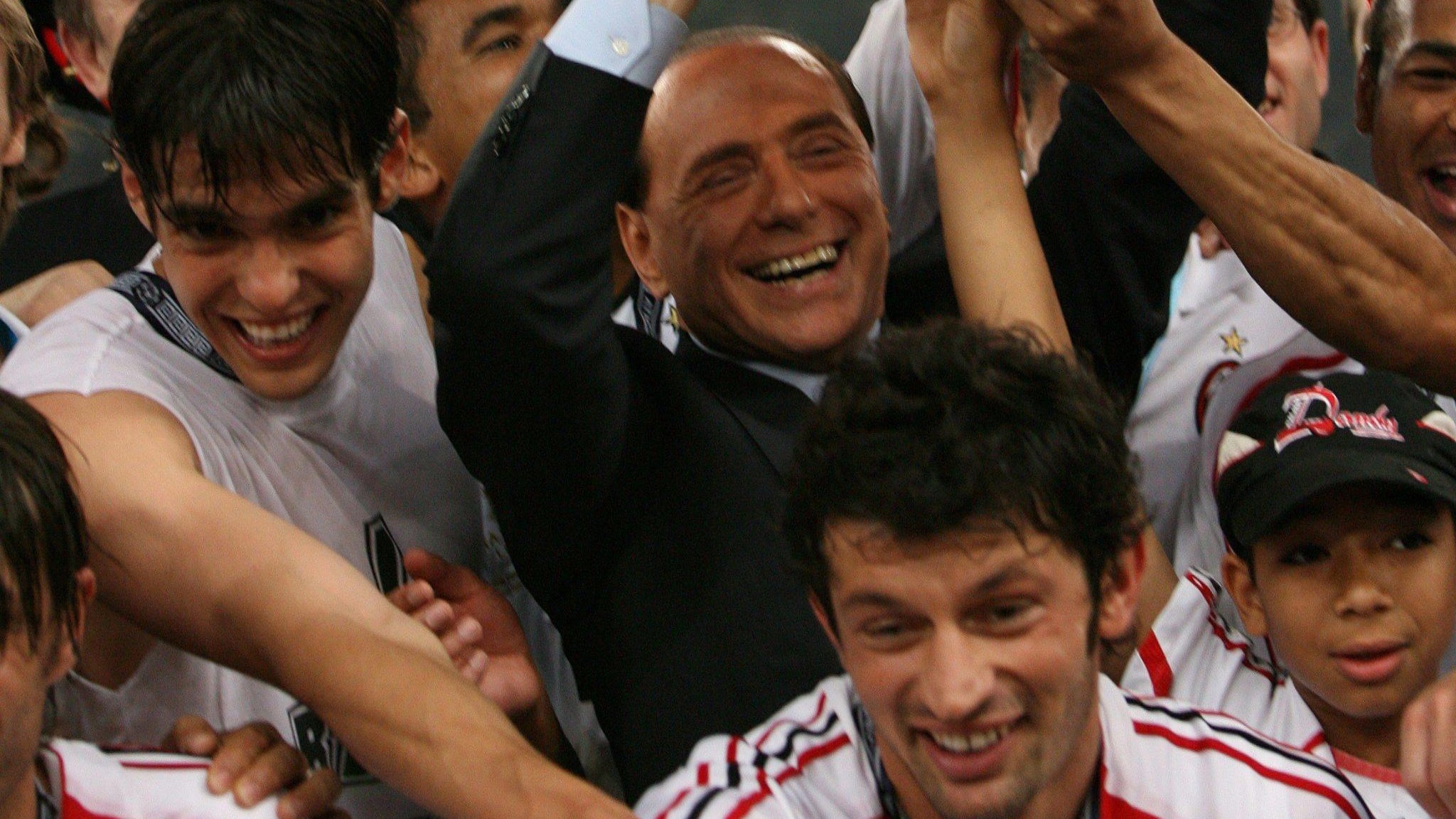 La "trinità" berlusconiana e le panchine dell'immortalità