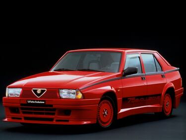 Alfa 75: guarda la gallery 15
