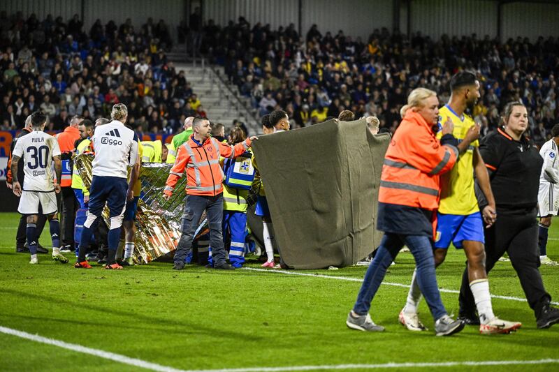 Paura in Eredivisie, il portiere Etienne Vaessen crolla a terra privo di sensi: le immagini 3
