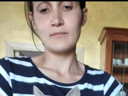 "Forse un sequestro". È giallo sulla donna scomparsa e ritrovata legata con filo spinato