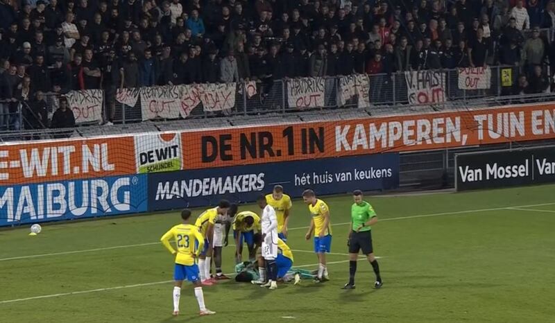 Paura in Eredivisie, il portiere Etienne Vaessen crolla a terra privo di sensi: le immagini 6